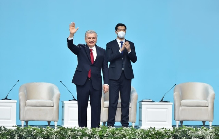 Shavkat Mirziyoyev O‘zbekiston yoshlar forumini doimiy tarzda o‘tkazishni taklif etdi