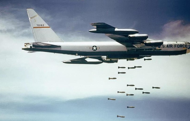 Американские бомбардировщики B‐52 прибыли в Европу