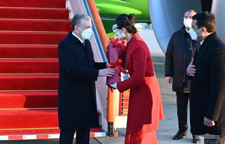 Шавкат Мирзиёев прибыл в Пекин