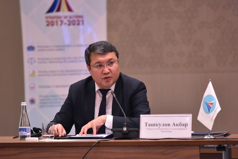 Акбар Ташкулов утвержден на должность министра юстиции