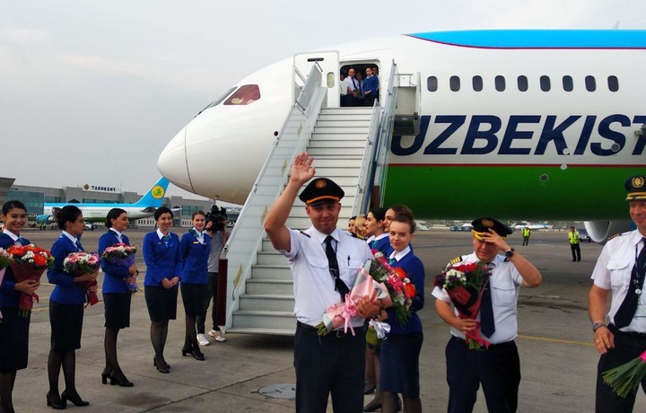 Узбекистан приобрел пятый Boeing 787-8 Dreamliner (фото)