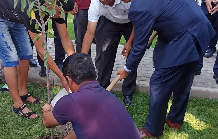 G‘ofur Rahimov homiyligida ixtisoslashgan maktab qurildi