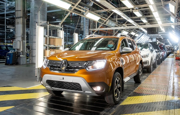 Renault останавливает производство в России