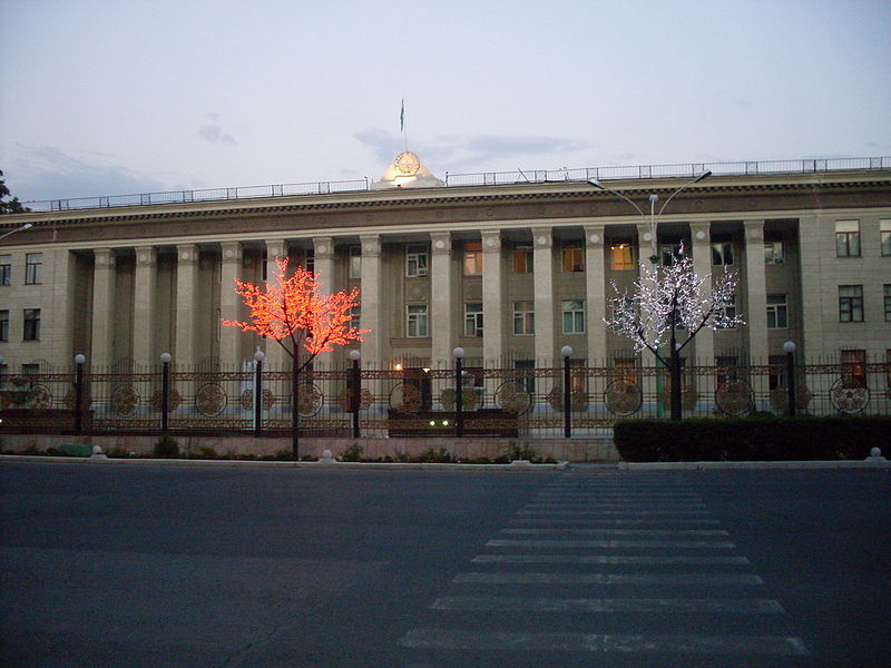Ҳоким ва «адабий адвокат»лар...