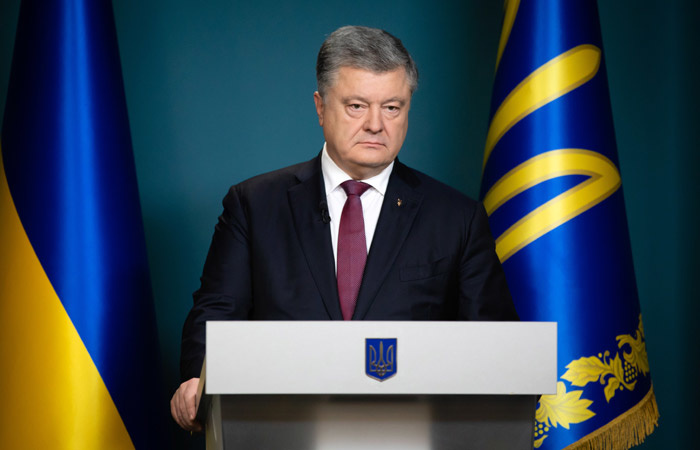 Порошенко утвердил введение военного положения на Украине