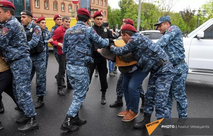 200 участников протеста в Армении доставили в отделения полиции