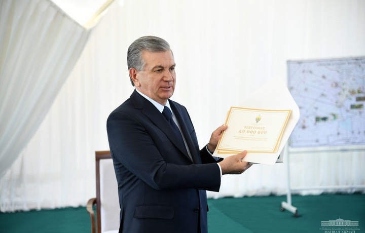 Shavkat Mirziyoyev oqoltinliklar bilan uchrashdi, ularga pul va sertifikat berildi (foto)