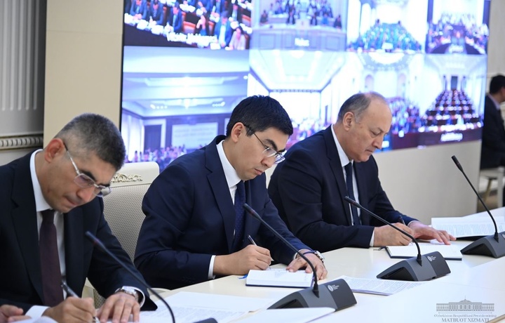 Endi qobiliyatli talabalar vazirlik va hokimliklar tizimida stajirovka o‘taydi – Mirziyoyev