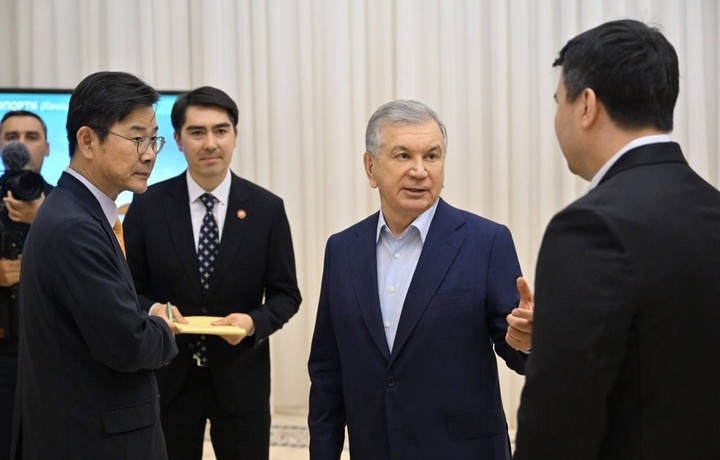 Shavkat Mirziyoyev Xorazmdagi loyihalar bilan tanishishni boshladi