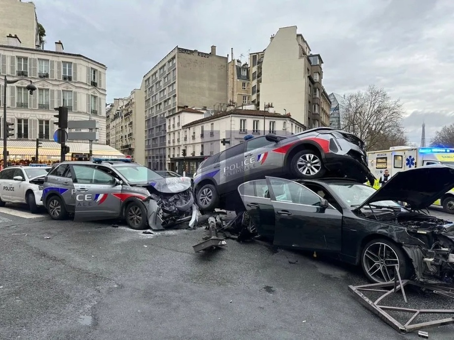 Полицейская погоня привела к массовому ДТП с 13 пострадавшими в Париже (видео)