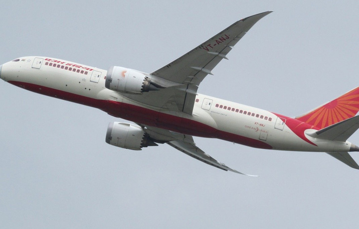 Летевший в Москву из Индии самолет развернулся над Узбекистаном