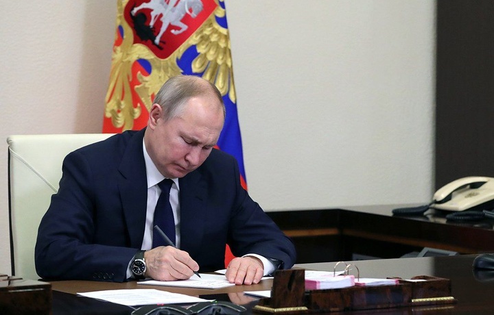 Putin xorijlik fuqarolarni RF qurolli kuchlariga jalb etishga izn beruvchi farmonni imzoladi