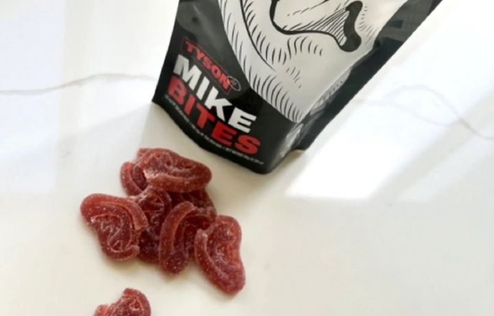 Майк Тайсон выпустил конфеты в форме откушенного уха (видео)