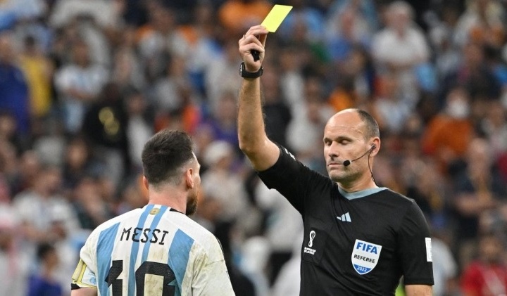 В матче Нидерланды – Аргентина было показано рекордное количество карточек