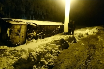 Tulada 40 nafar bola o‘tirgan avtobus yo‘ldan chiqib ketdi