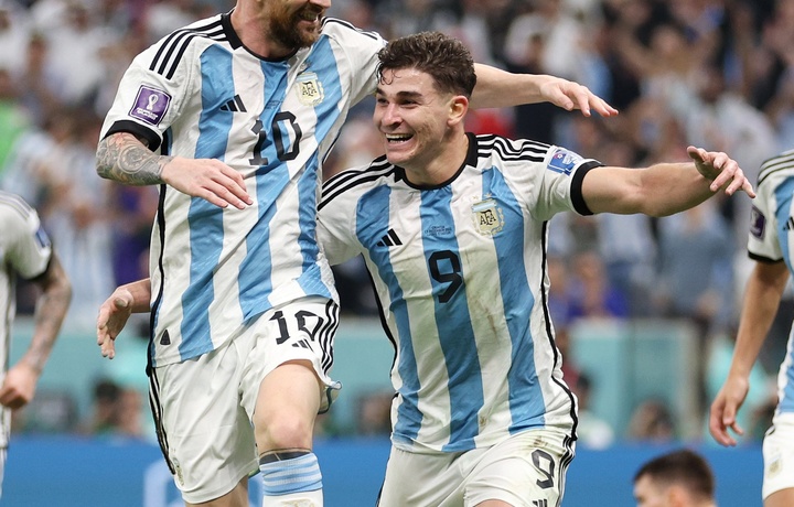 Сборная Аргентины стала первым финалистом чемпионата мира по футболу в Катаре
