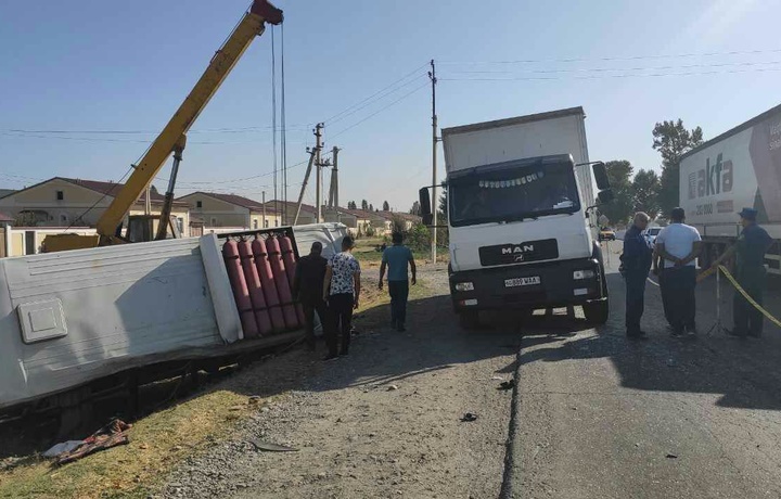 Жомбойда мудҳиш ЙТҲ — 22 киши жароҳатланди, 1 йўловчи вафот этди. Шифокорлар Самарқандга самолётда юборилди