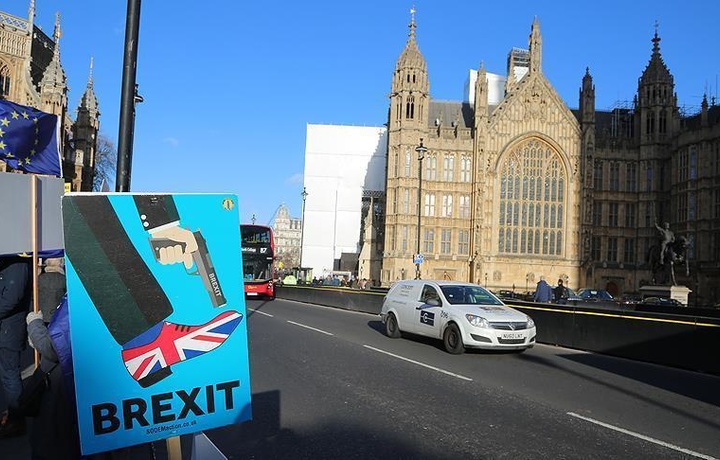 Правительство Британии проиграло в парламенте голосование по Brexit