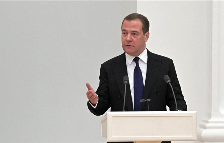Медведев: Twitter прогнулся под США и Украину