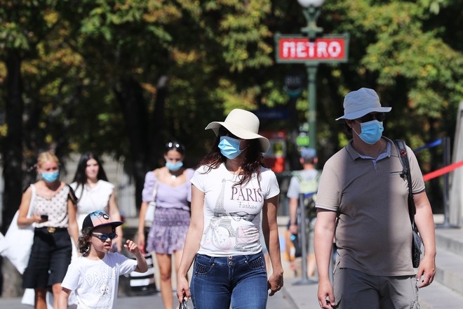 Французы протестуют против масочного режима