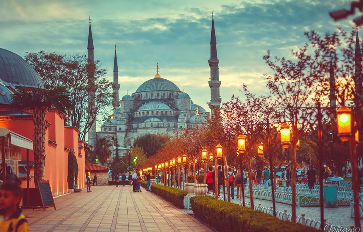 Turkiyada yoshlarning ko‘chaga chiqishi taqiqlab qo‘yildi