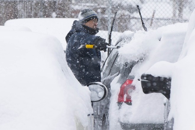 Снегопад оставил без света 20 тысяч жилых домов в Канаде