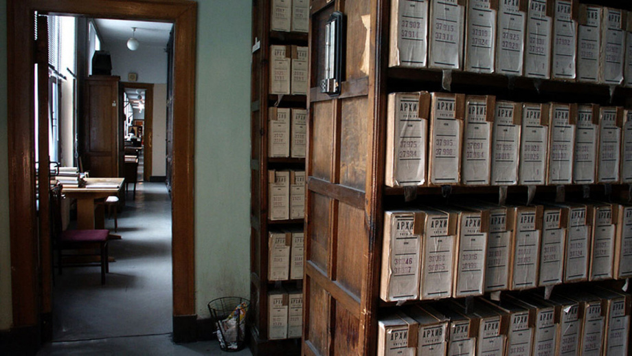 Қатағонга учраган 2,4 млн қозоғистонликнинг архив карточкалари махфийликдан чиқарилди