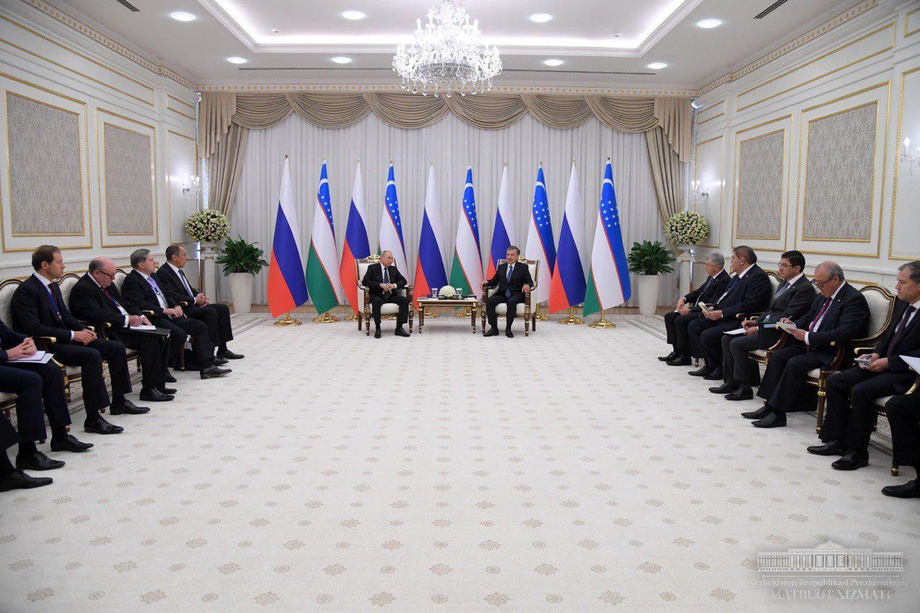 Шавкат Мирзиёев и Владимир Путин провели переговоры в узком формате