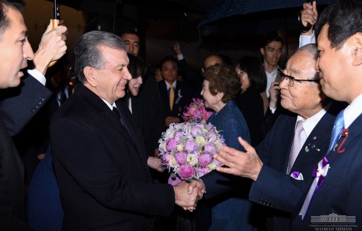 Shavkat Mirziyoyev Yaponiyaga yetib bordi (foto)