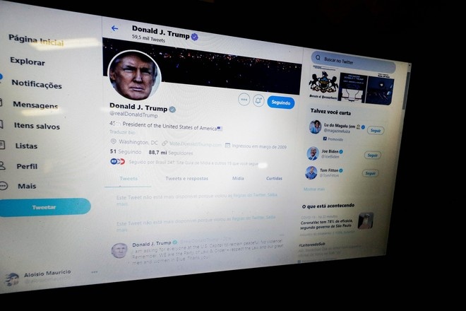 Штаб Трампа выложил лого Twitter с серпом и молотом и был заблокирован