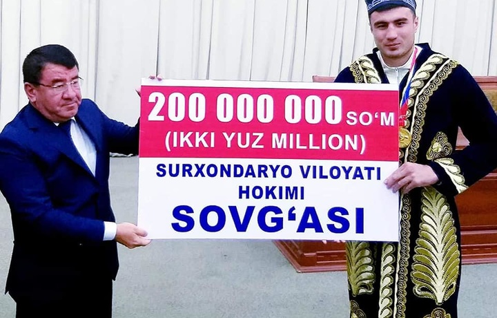 Surxondaryo viloyati hokimi bokschi Bahodir Jalolovga 200 million so‘m pul mukofoti berdi