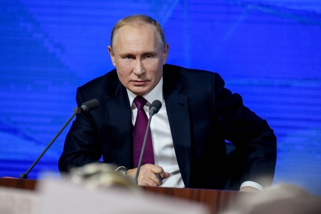 Путин 2018 йилда қанча ишлаб топган?