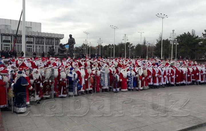Операция Дед мороз. Почему сотни Дедов морозов вышли на улицы Ташкента?