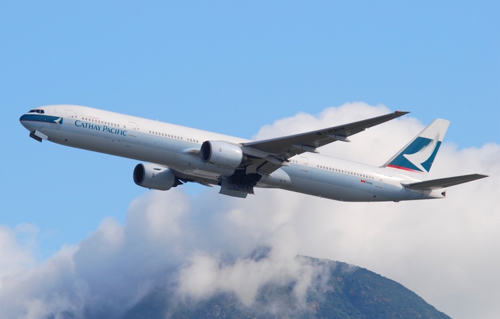 Boeing 777 экстренно приземлился в Канаде