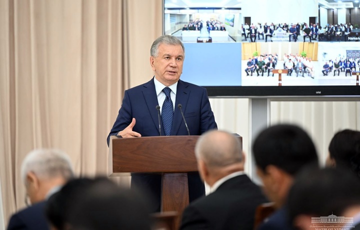 Mirziyoyev Farg‘onada yig‘ilish o‘tkazmoqda: viloyatdagi ko‘rsatkichlar tanqid qilindi