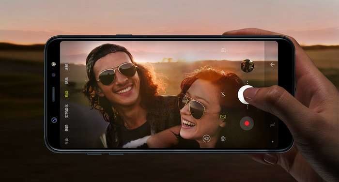 «Samsung» «cho‘ntakbop» flagmanlarini taqdim etdi