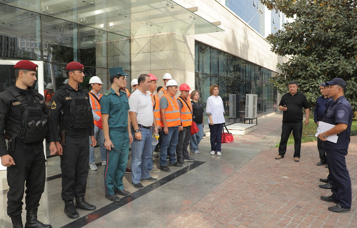 Учения по пожарной безопасности в “Ucell-Plaza”