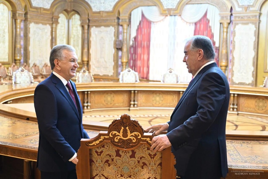 В резиденции «Дворец Нации» Шавкат Мирзиёев и Эмомали Рахмон провели встречу в узком составе