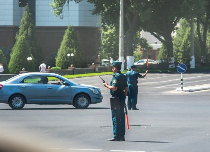 Navoiyda mast holatdagi fuqaro IIV xodimini haqorat qildi va urdi