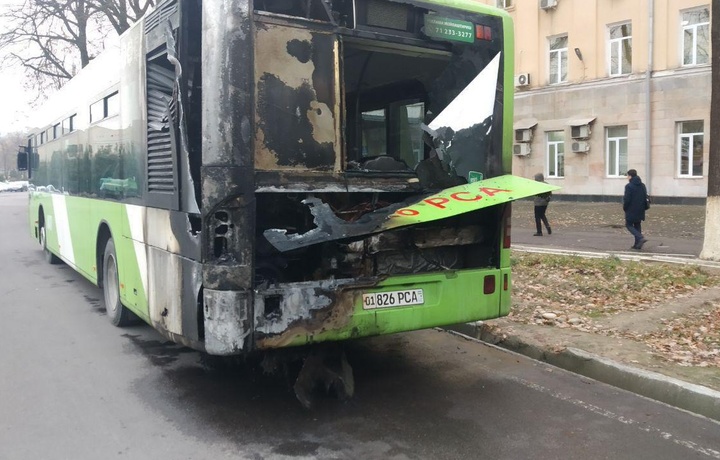 Toshkentda yana avtobus yondi