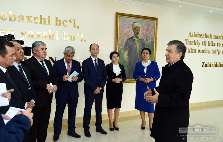 Shavkat Mirziyoyev Adiblar xiyoboniga tashrif buyurdi