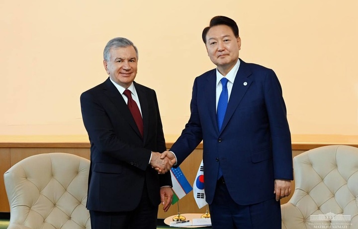 Shavkat Mirziyoyev Janubiy Koreya prezidenti bilan muloqot o‘tkazdi