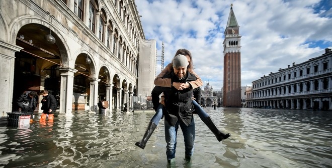 Правительство Италии объявило режим ЧП из-за наводнения в Венеции