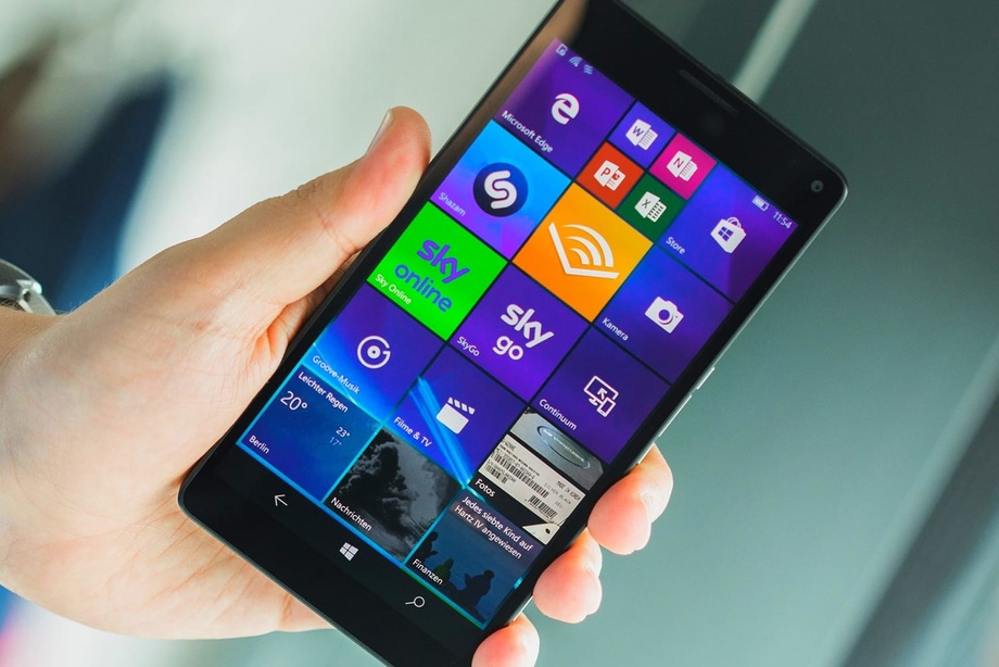 Для Android вышел лаунчер, превращающий его в Windows 10