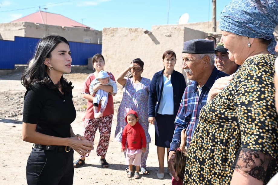 Saida Mirziyoyeva iqtisodiy-ijtimoiy holati og‘ir tumanlarga bordi (foto)