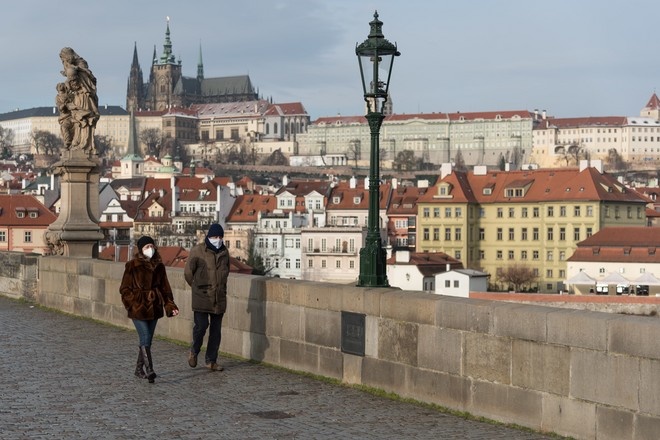 Чехия оказалась страной с самой высокой заболеваемостью COVID-19 в ЕС