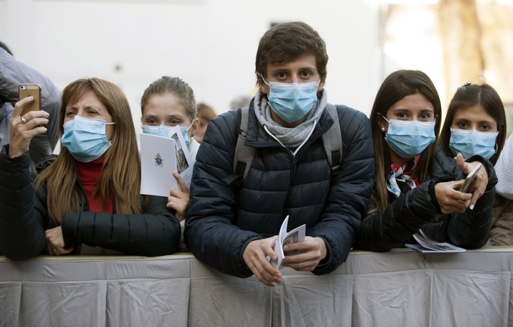 Shifokor koronavirus yoshlar uchun qay jihatdan xatarli ekanini tushuntirdi