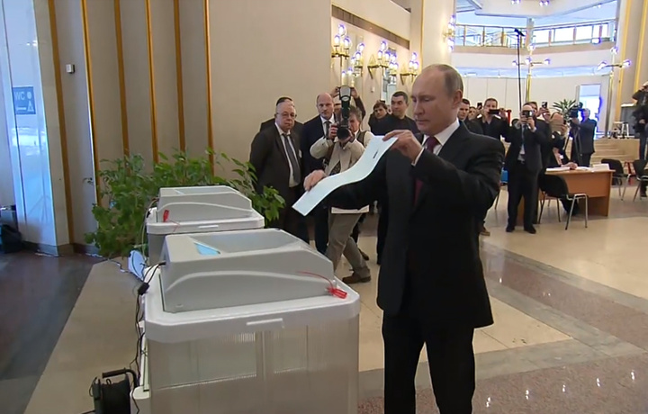 Vladimir Putin saylovda kimga ovoz berdi?