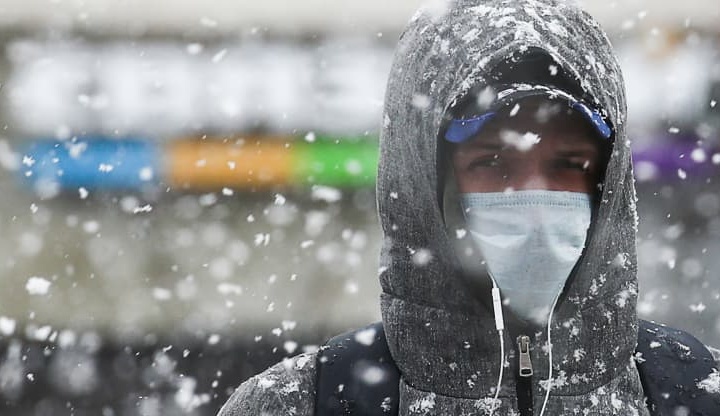 Olimlar koronavirus qishda tezroq tarqalishi sababini aniqladi