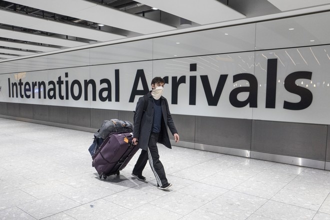 Британские власти разрешат гражданам путешествовать за границу